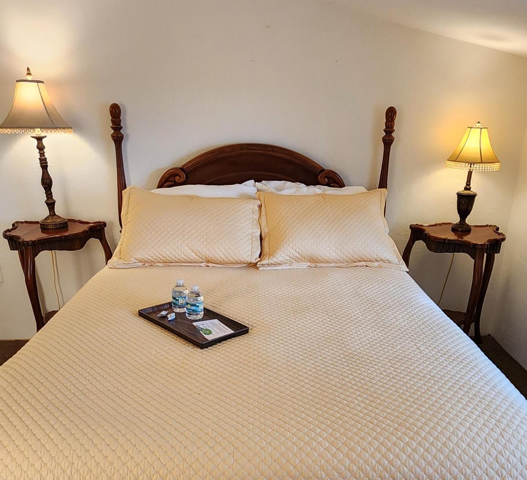Lily Creek Lodge ดาห์ลอนีกา ภายนอก รูปภาพ
